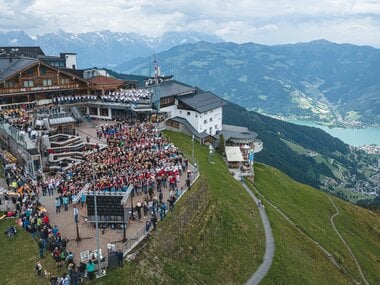 Numerous dancers at the world record in Zell am See-Kaprun | © Zell am See-Kaprun, mediaproductionBK