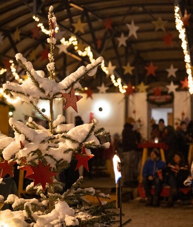 Stars as decoration: This increases the anticipation of Christmas | © Zell am See-Kaprun Tourismus