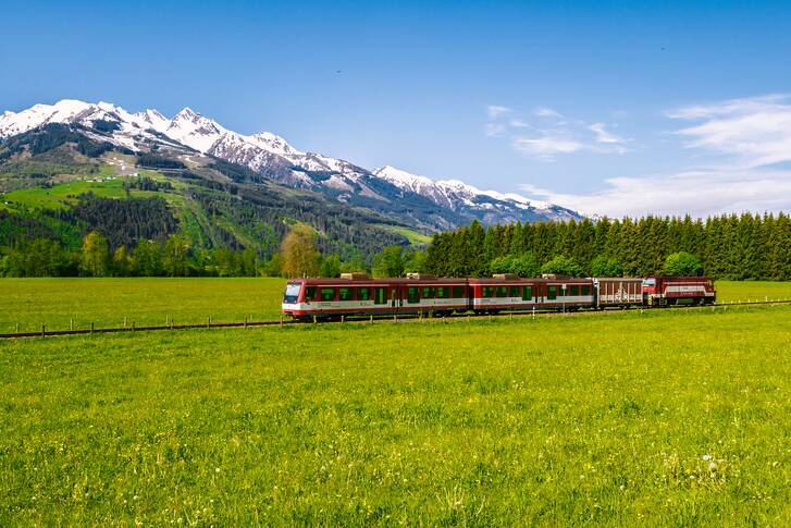Local train in Pinzgau | © Zell am See-Kaprun Tourismus, artisual