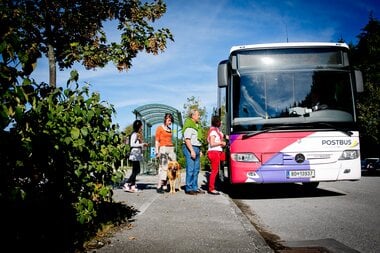 Easy with the buses to your favourite attraction | © Doris Wild 