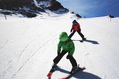 Children learn to ski in Zell am See-Kaprun | © Ski Dome Oberschneider