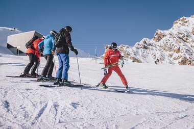 Ski workshops on the glacier | © EXPA, Stefanie Oberhauser