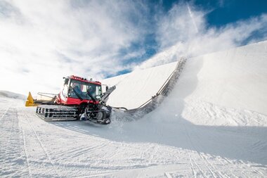 Construction of the superpipe in the glacier ski area | © Kitzsteinhorn
