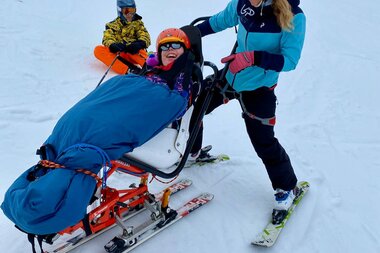 Menschen mit Behinderung beim Skierlebnis in Zell am See-Kaprun | © Up adaptive sports 