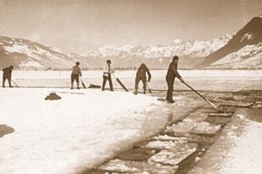 Ice cutters with saws in Zell am See | © Zell am See-Kaprun