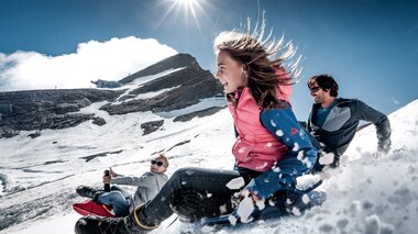 Kinder und Erwachsene kommen im Schnee voll und Ganz auf ihre Kosten! | © Kitzsteinhorn