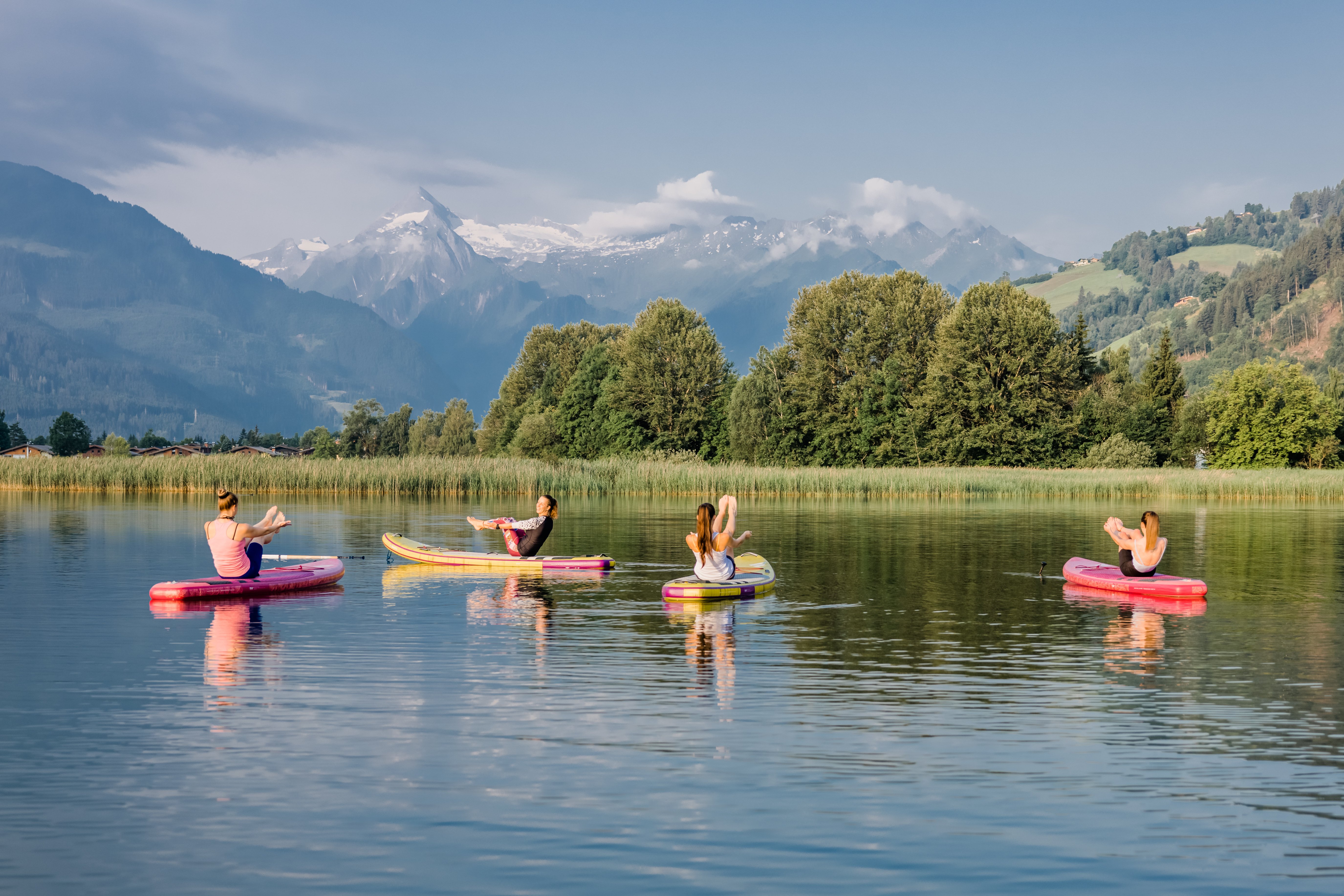 In the flow: yoga between glacier, mountain and lake | © Zell am See-Kaprun Tourismus