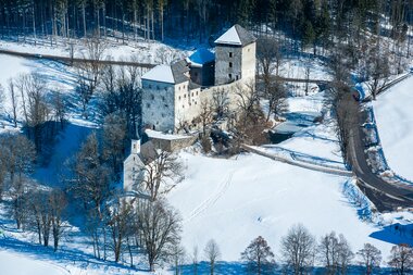 Kaprun Castle in winter | © Mairitsch 
