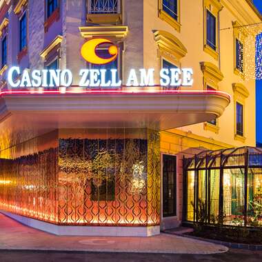  The casino in the center of Zell am See | © Nikolaus Faistauer Photography