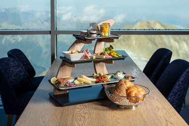 Morning breakfast in the summit restaurant | © Kitzsteinhorn 