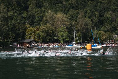 Triathlon mit Schwimmstrecke im glasklaren Zeller See | © Johannes Radlwimmer
