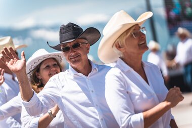  Smiling faces at the Line Dance Festival | © Zell am See-Kaprun Tourismus