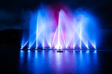 Dancing water at the Magic Lake Show | © Christian Mairtisch