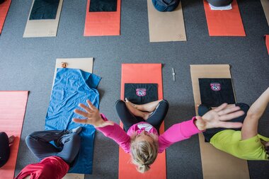 Wellness und Yoga beim Womens Trail  | © Harald Wisthaler
