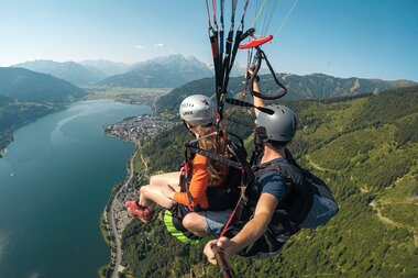 Paragliding over Lake Zell | © FalkenAir Tandemparagliding