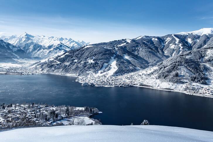  View of glacier, mountain and lake | © Nikolaus Faistauer