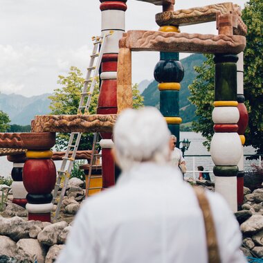 Colorful climbing structure on an outdoor playground, with mountains and sky in the background. | © Zell am See-Kaprun Tourismus