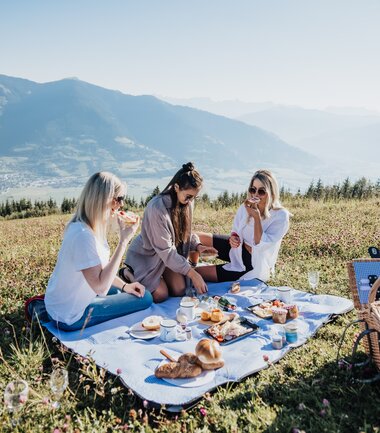Hike and picnic in the mountains | © Zell am See-Kaprun Tourismus