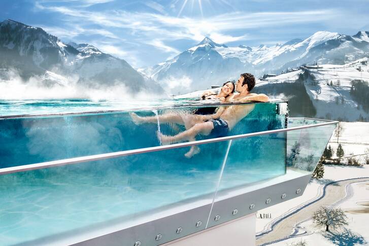 Enjoy the time together in the thermal baths | © TAUERN SPA Zell am See-Kaprun