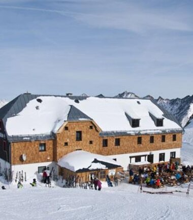 Winter holidays in the mountain hotel | © Krefelderhütte